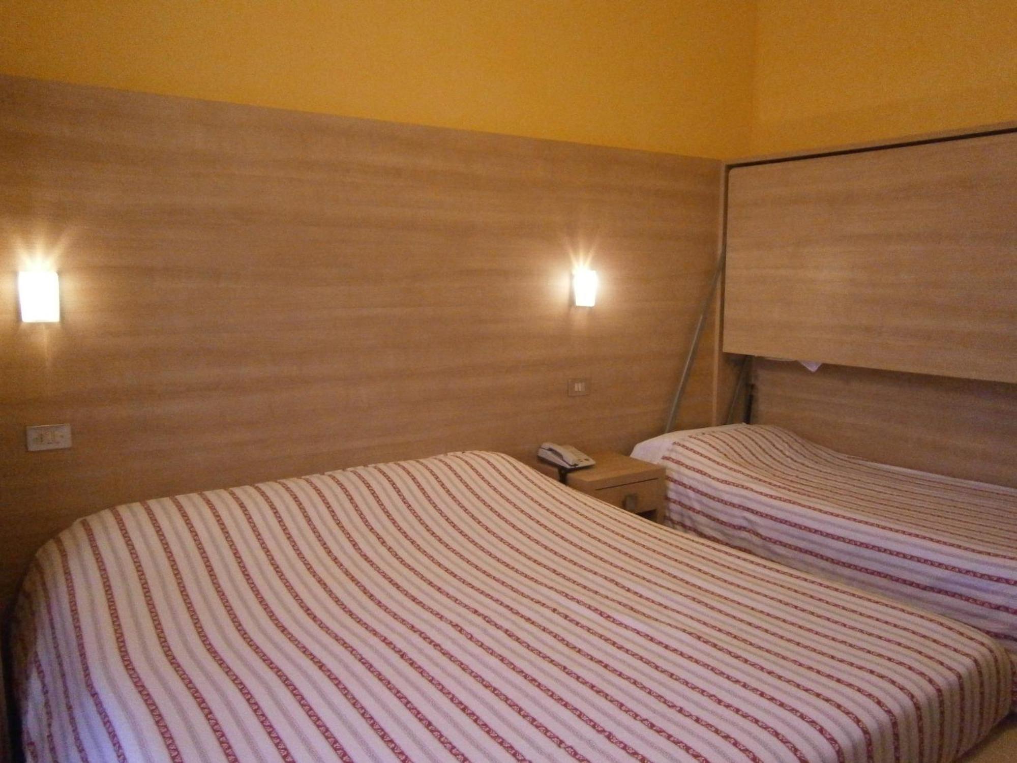 Hotel Chiara Sirmione Room photo