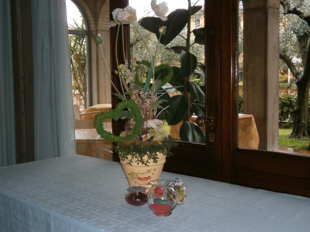 Hotel Chiara Sirmione Exterior photo